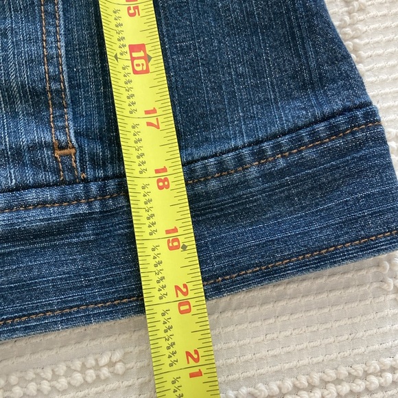 Cropped dark wash denim jacket - Picture 9 of 10